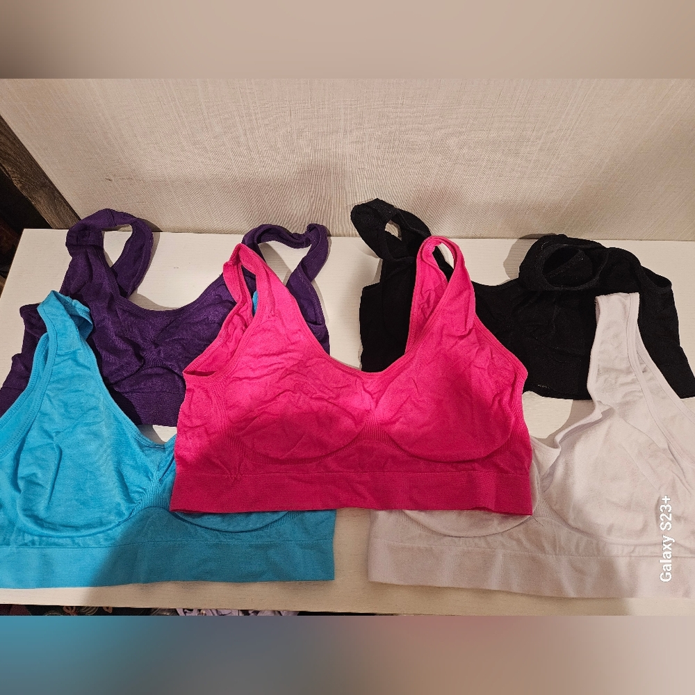 NWOT 5 Pc Assorted Solid Color Sport Bra. Size XXL. No Underwire Or Snaps